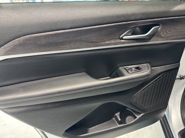 Used 2023 Jeep Grand Cherokee L Limited w/ Trailer Tow Group (B) AWD/4WD image 26