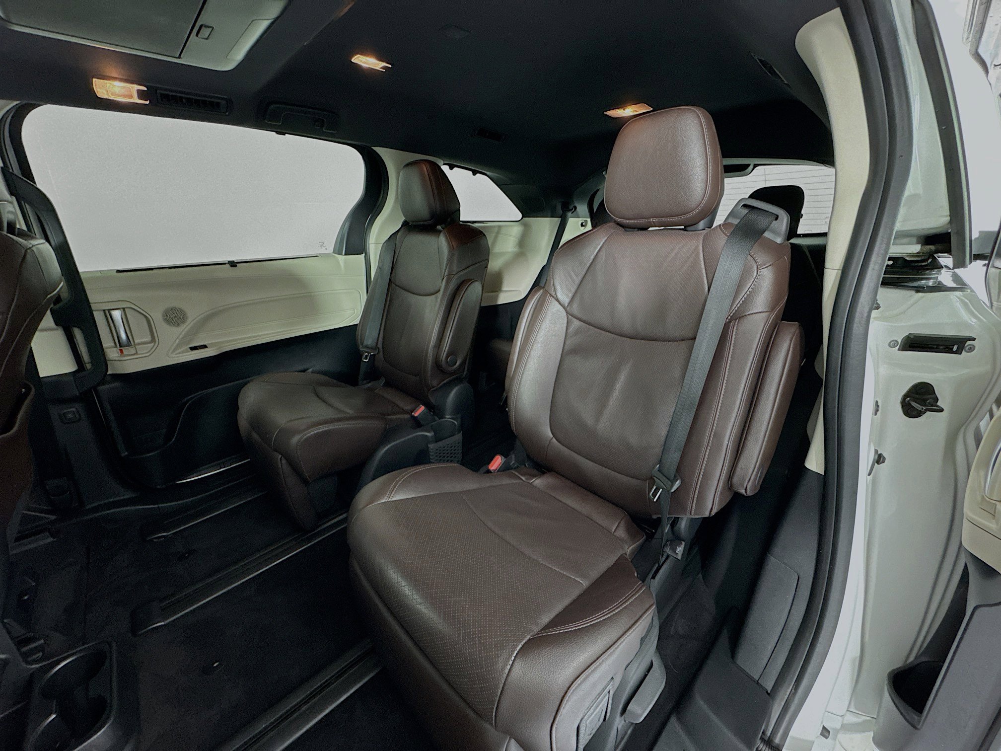 Used 2022 Toyota Sienna Platinum image 26