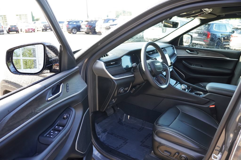 Used 2026 Jeep Grand Cherokee Limited w/ Limited Altitude Package AWD/4WD image 14