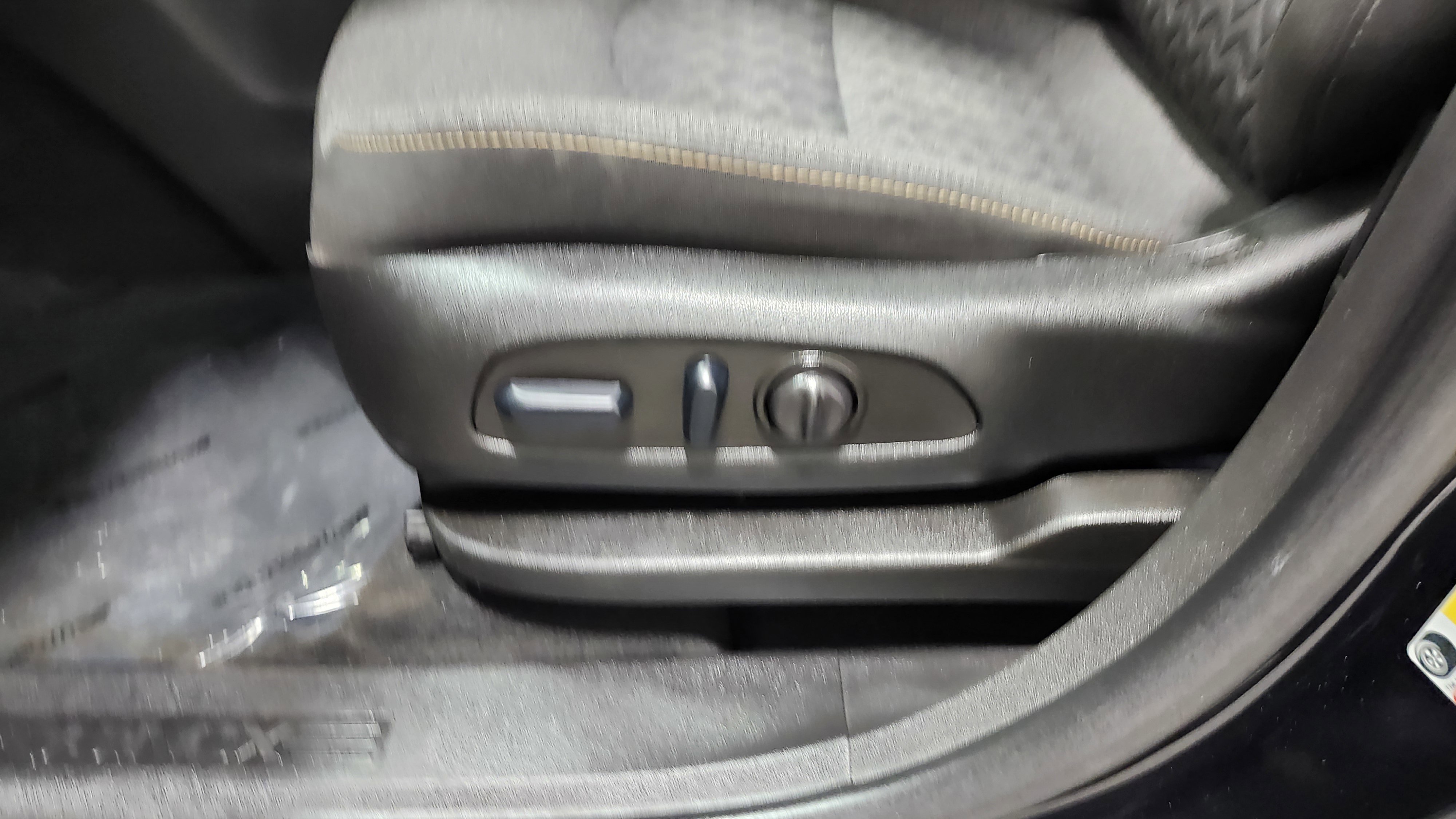 Used 2023 Chevrolet Equinox LT image 24