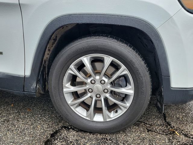 Used 2019 Jeep Cherokee Latitude Plus w/ Comfort/Convenience Group image 5