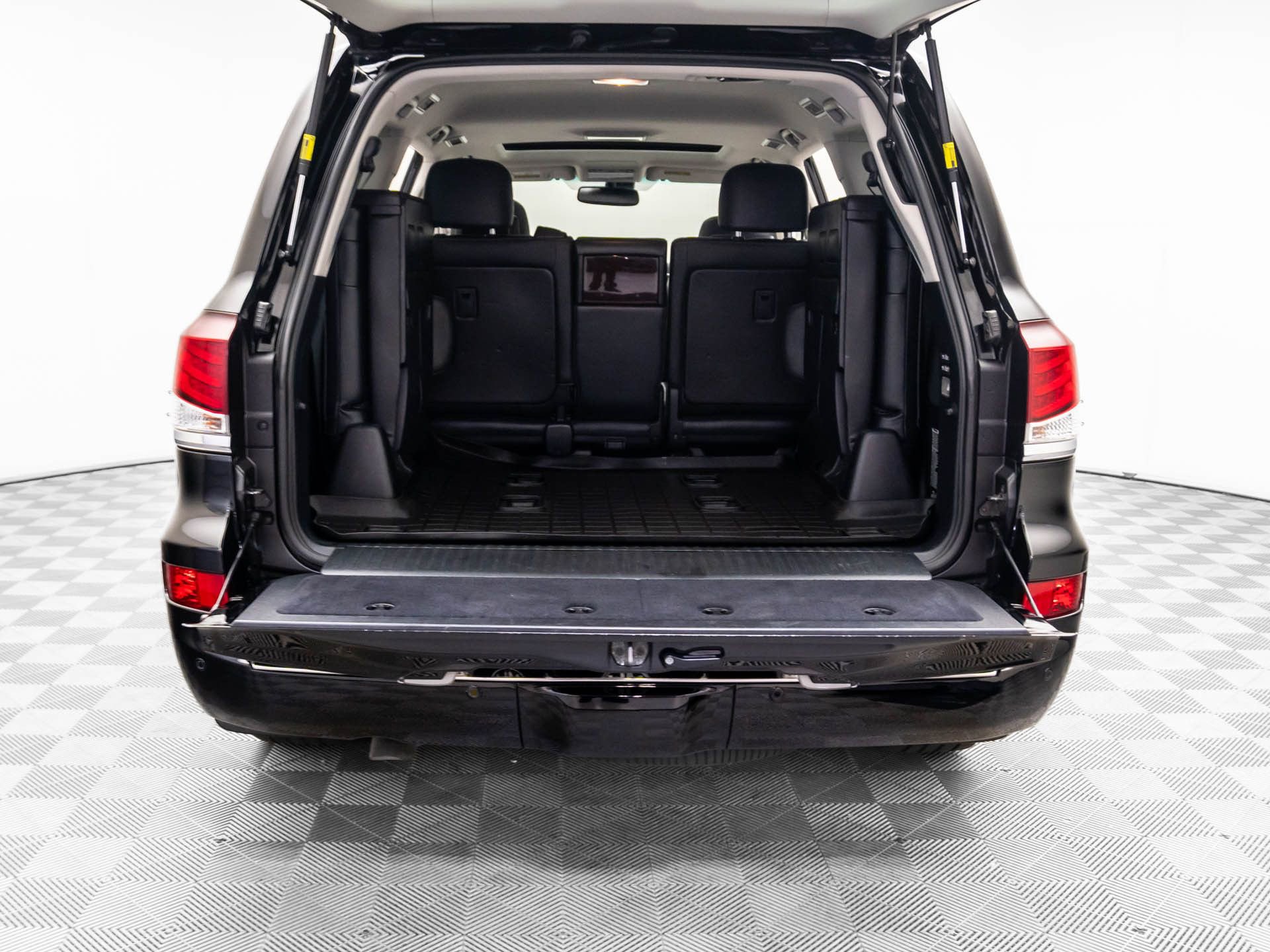 Used 2014 Lexus LX 570 4WD w/ Luxury Package image 35