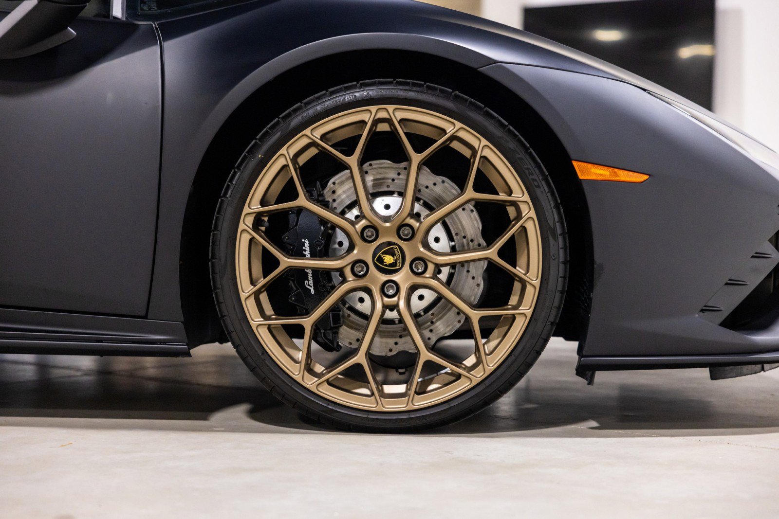 Used 2022 Lamborghini Huracan EVO image 24