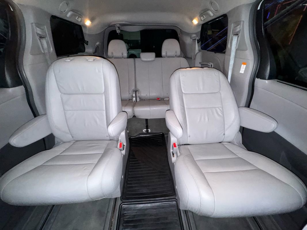 Used 2018 Toyota Sienna XLE Premium AWD/4WD image 31