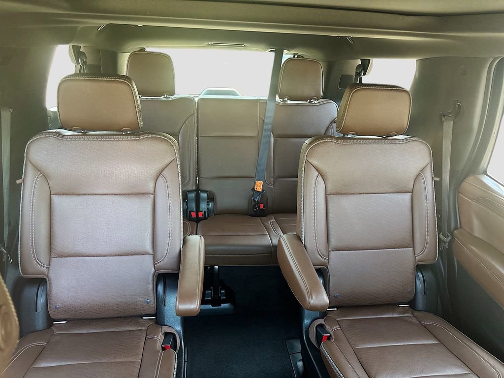 Used 2021 Chevrolet Tahoe High Country w/ Premium Package RWD image 27