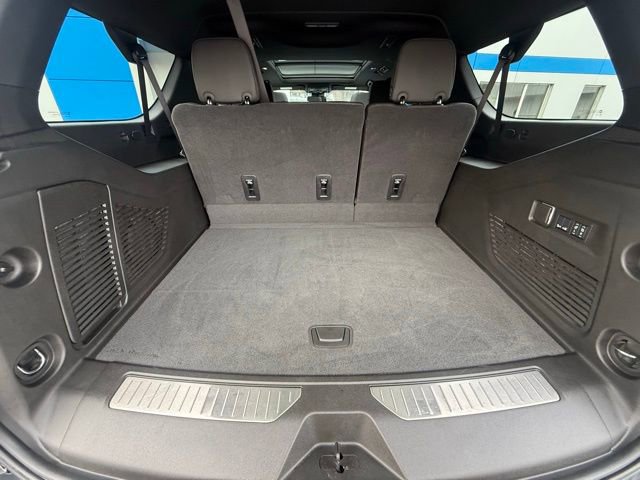 Used 2025 Chevrolet Suburban Z71 w/ Comfort Package image 34