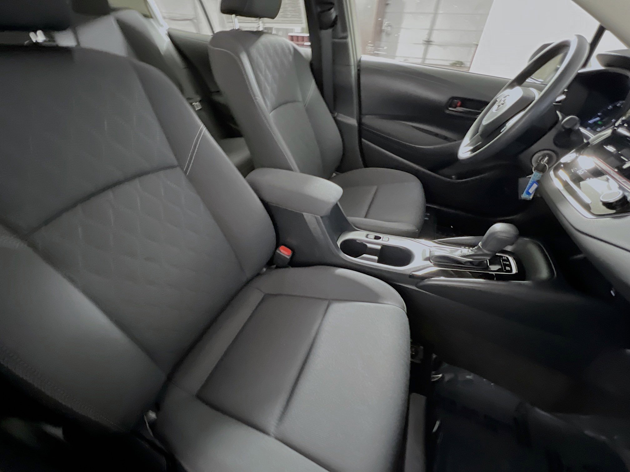 Used 2025 Toyota Corolla LE image 30