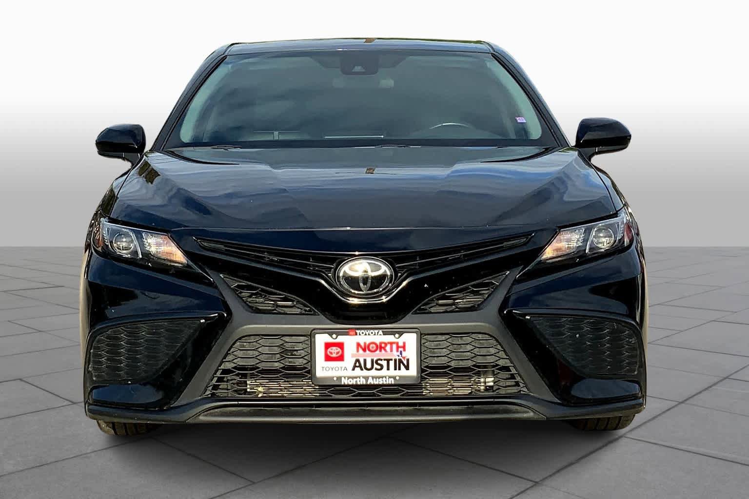 Used 2021 Toyota Camry SE FWD image 4