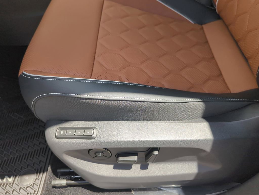 New 2026 Volkswagen Tiguan SEL R-Line AWD/4WD image 30