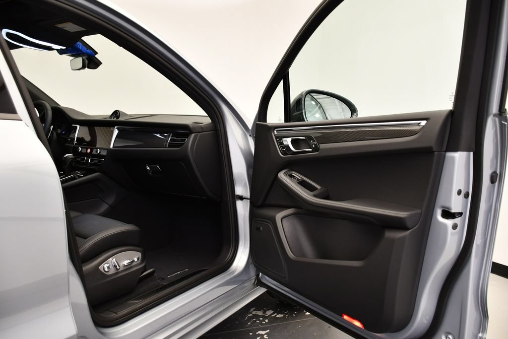 Certified 2026 Porsche Macan Turbo AWD/4WD image 49