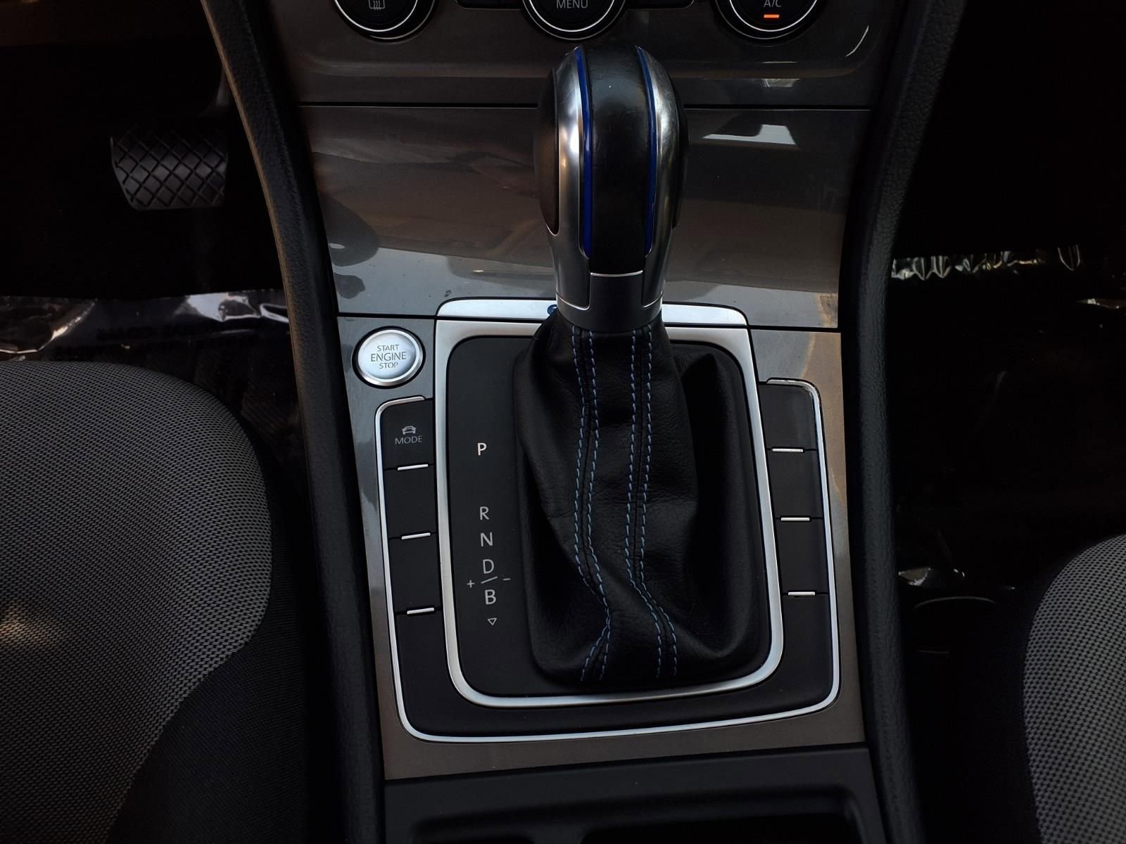 Used 2016 Volkswagen e-Golf SE w/ DC Fast Charging Package FWD image 11