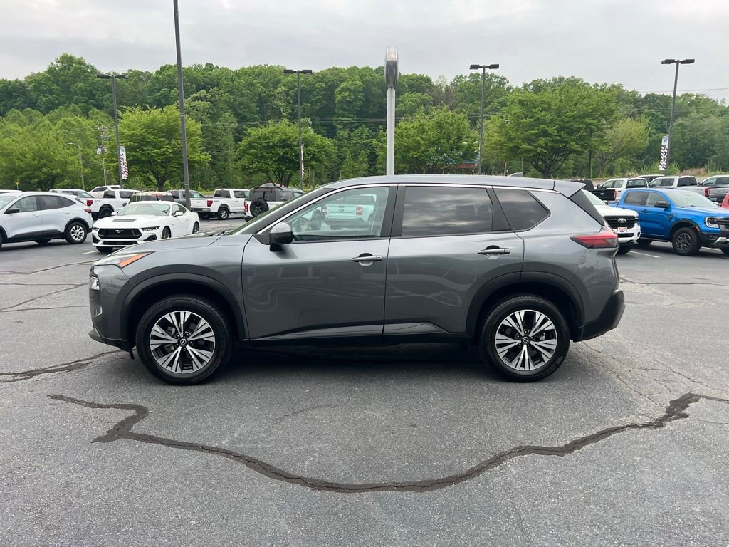 Used 2022 Nissan Rogue SV image 3