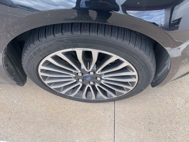 Used 2018 Ford Fusion Titanium FWD image 4