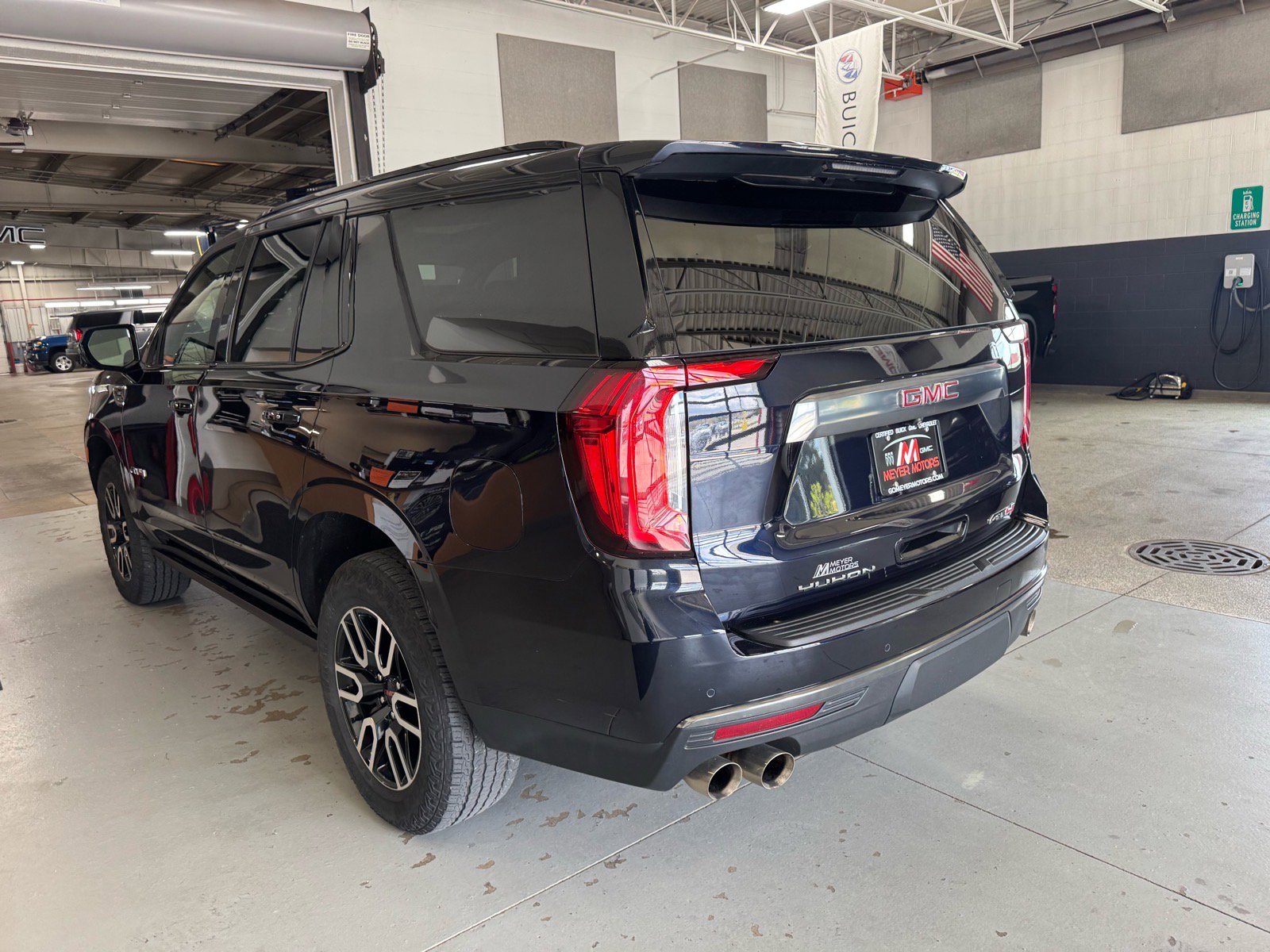 Certified 2024 GMC Yukon AT4 w/ Technology Package AWD/4WD image 7