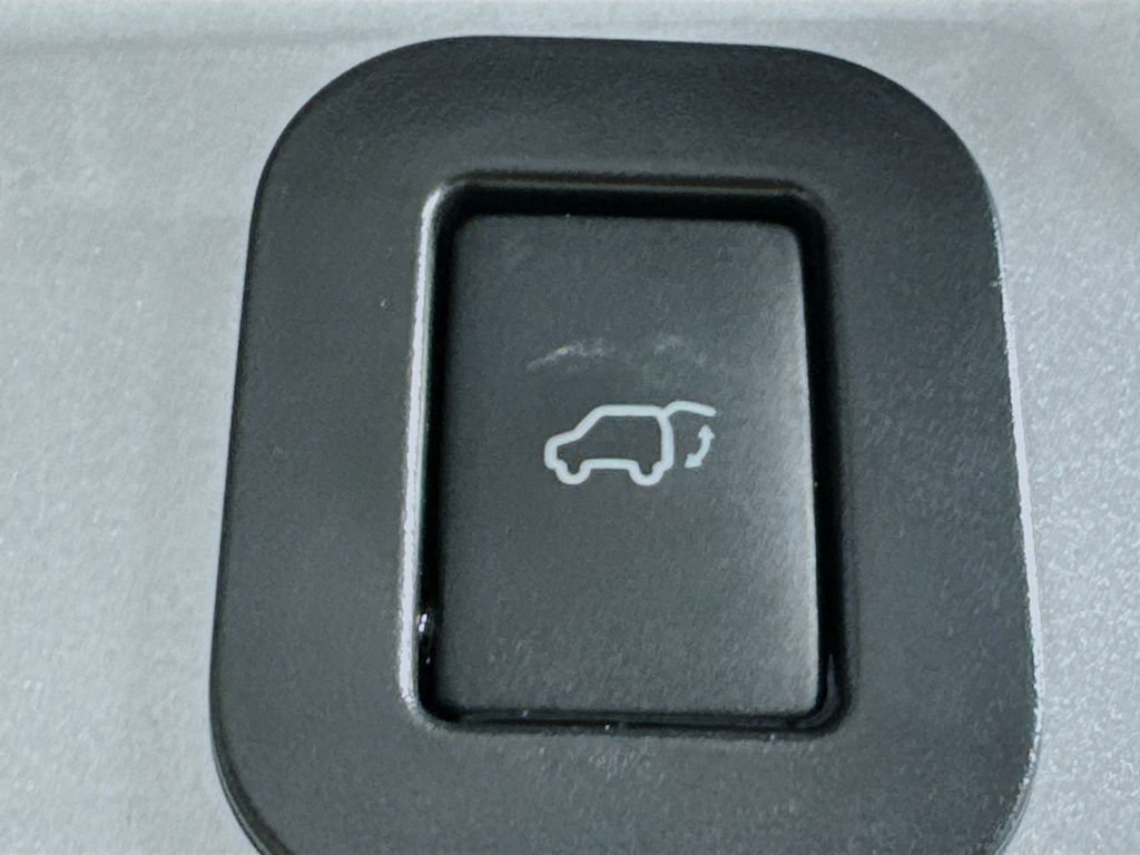 Used 2013 Toyota Sienna XLE FWD image 33