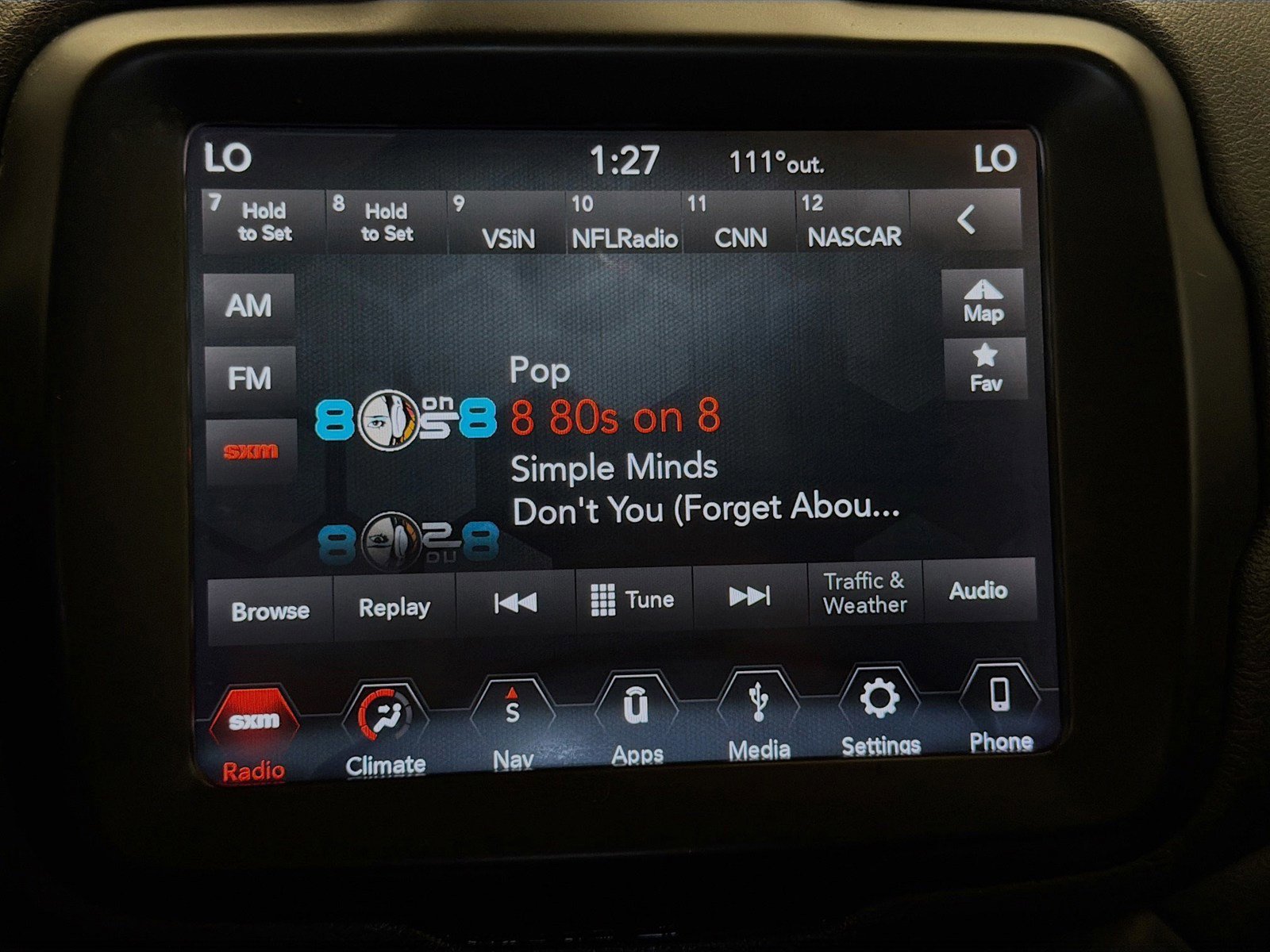Used 2018 Jeep Renegade Altitude w/ UConnect 8.4 Nav Group FWD image 9