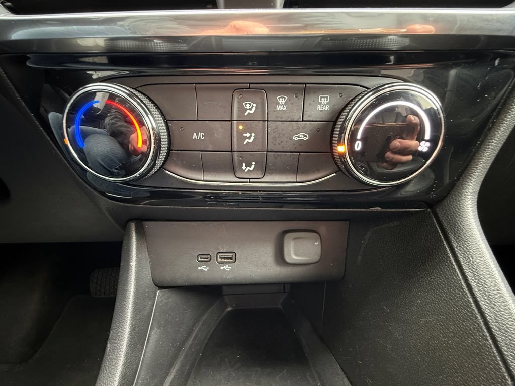 Used 2024 Buick Encore GX Sport Touring AWD/4WD image 30