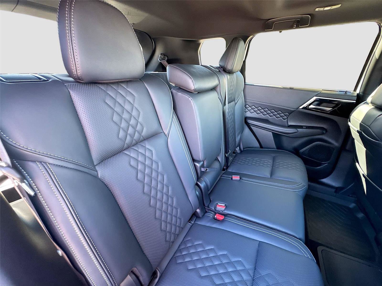 New 2025 Mitsubishi Outlander SEL Black Edition image 28
