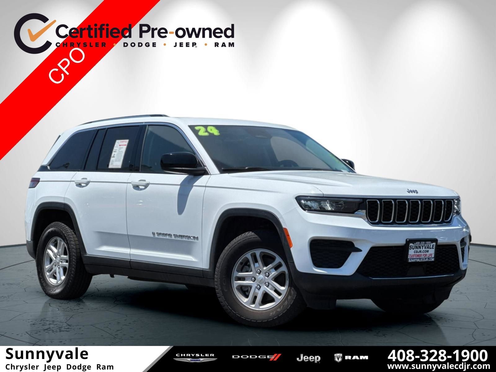 Used 2024 Jeep Grand Cherokee Laredo AWD/4WD image 1