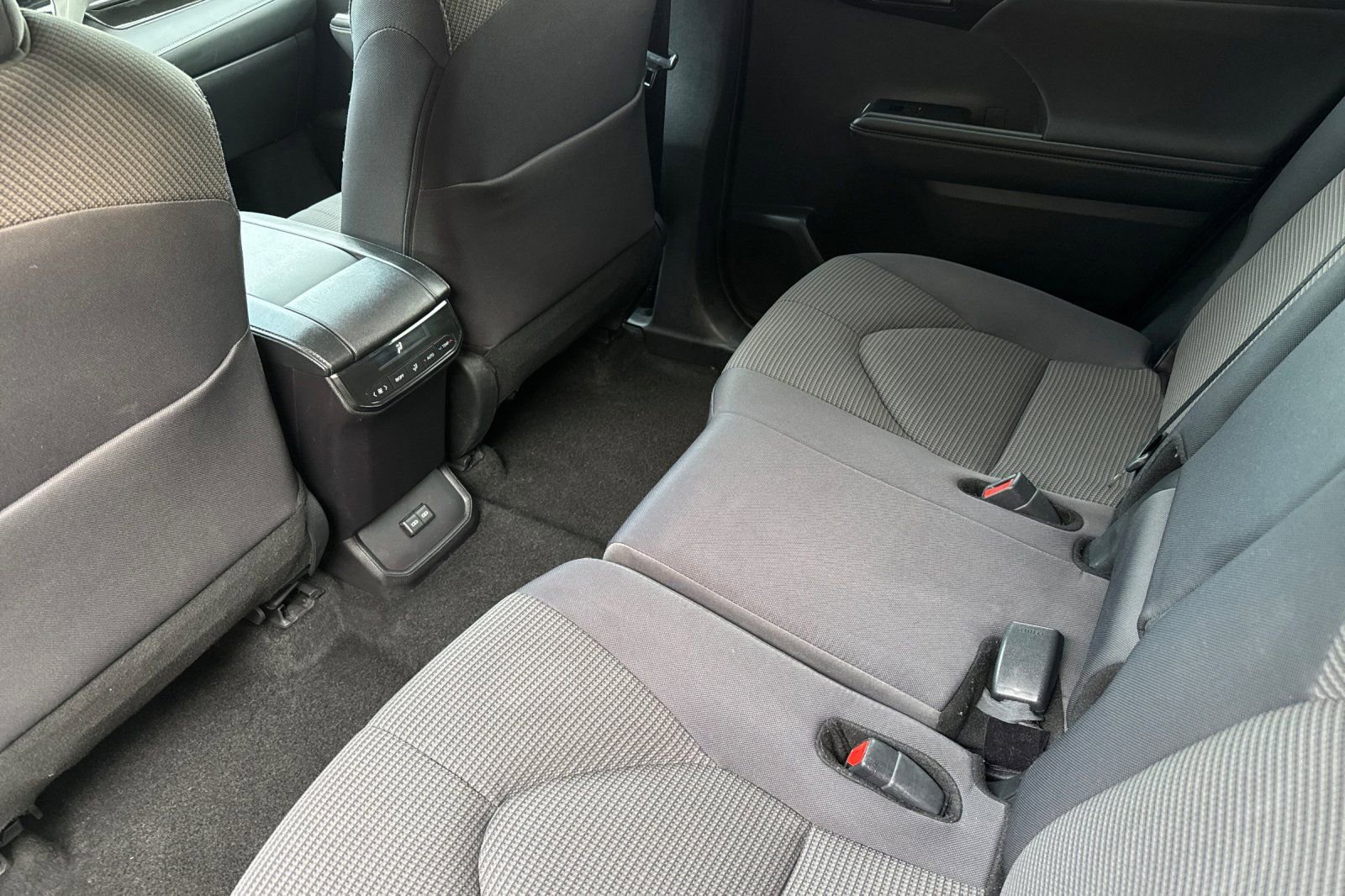 Certified 2025 Toyota Highlander LE FWD image 12