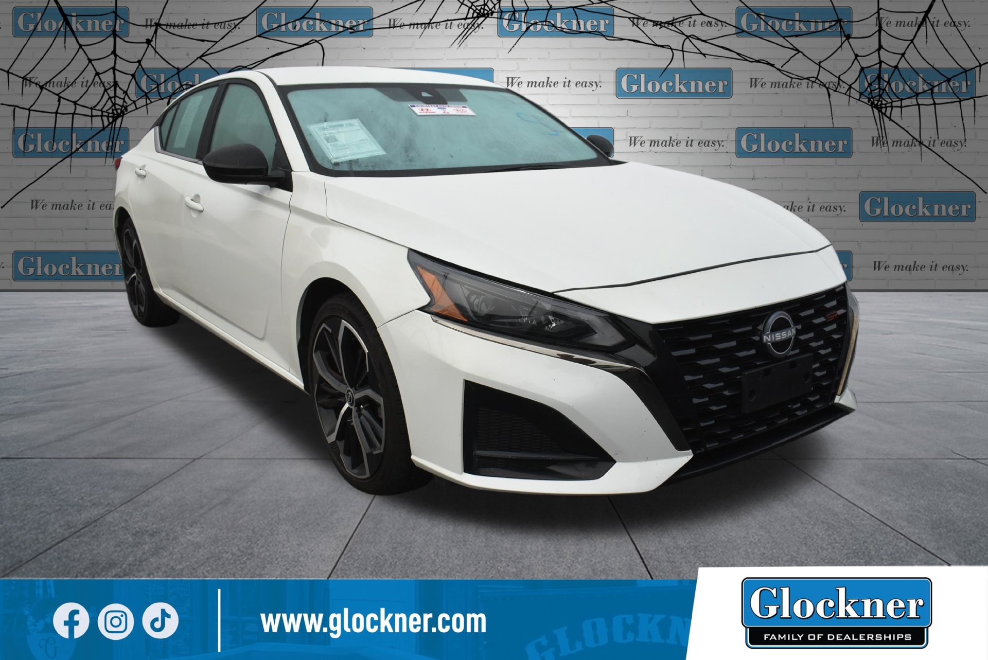 Used 2024 Nissan Altima 2.5 SR FWD image 2