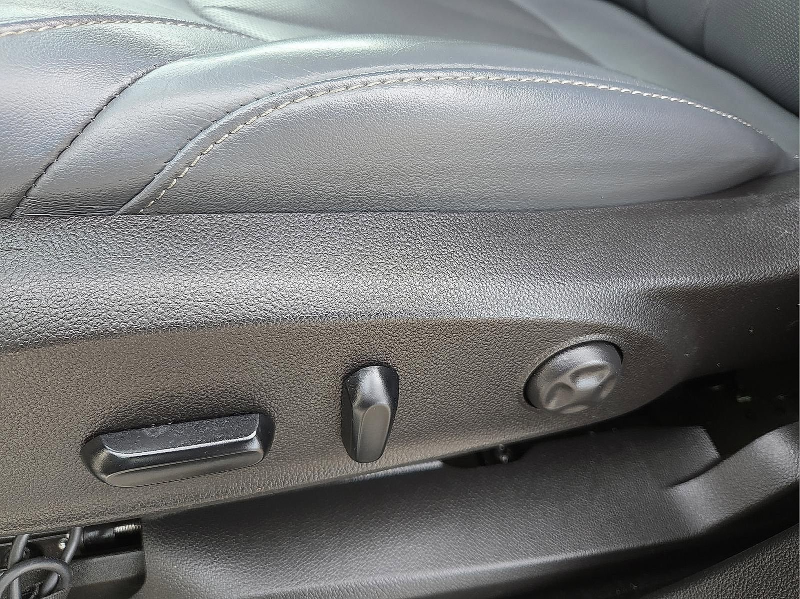 Certified 2020 Buick Envision Essence w/ LPO, Active Package image 13