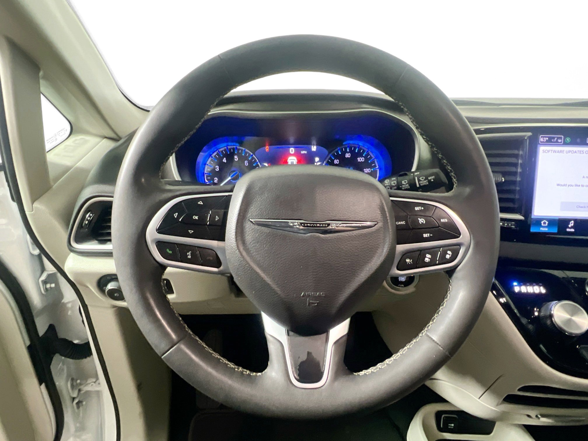 Used 2024 Chrysler Pacifica Touring-L image 17