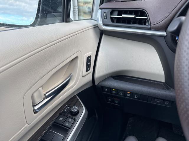 Certified 2024 Toyota Sienna Platinum image 25