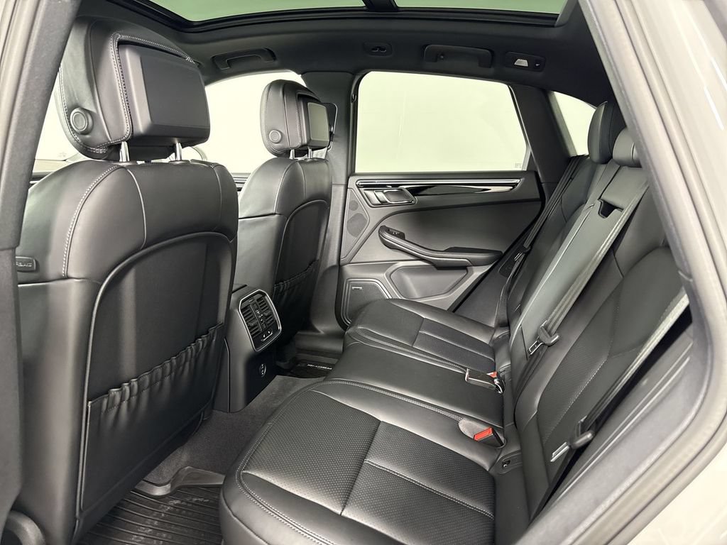New 2026 Porsche Macan AWD/4WD image 25