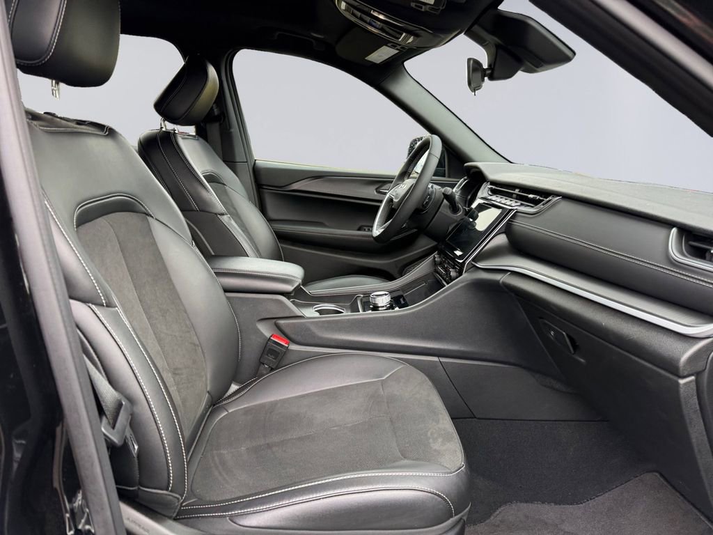 New 2025 Jeep Grand Cherokee L Altitude image 17