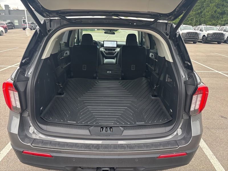 Used 2025 Ford Explorer Active AWD/4WD image 11