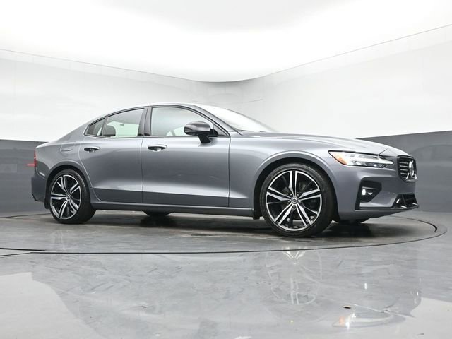 Used 2021 Volvo S60 T5 R-Design image 9