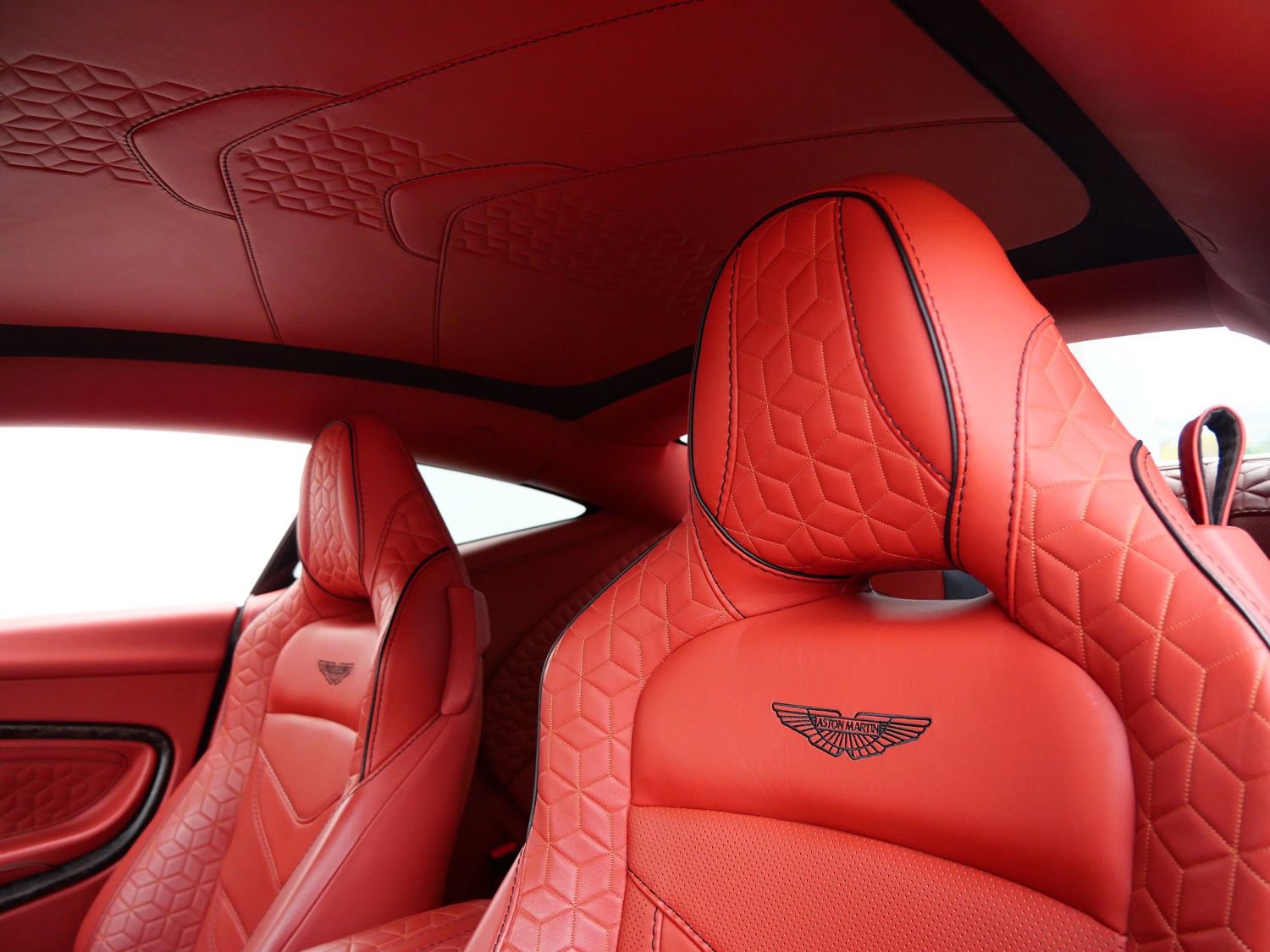 Used 2019 Aston Martin DBS Superleggera image 5