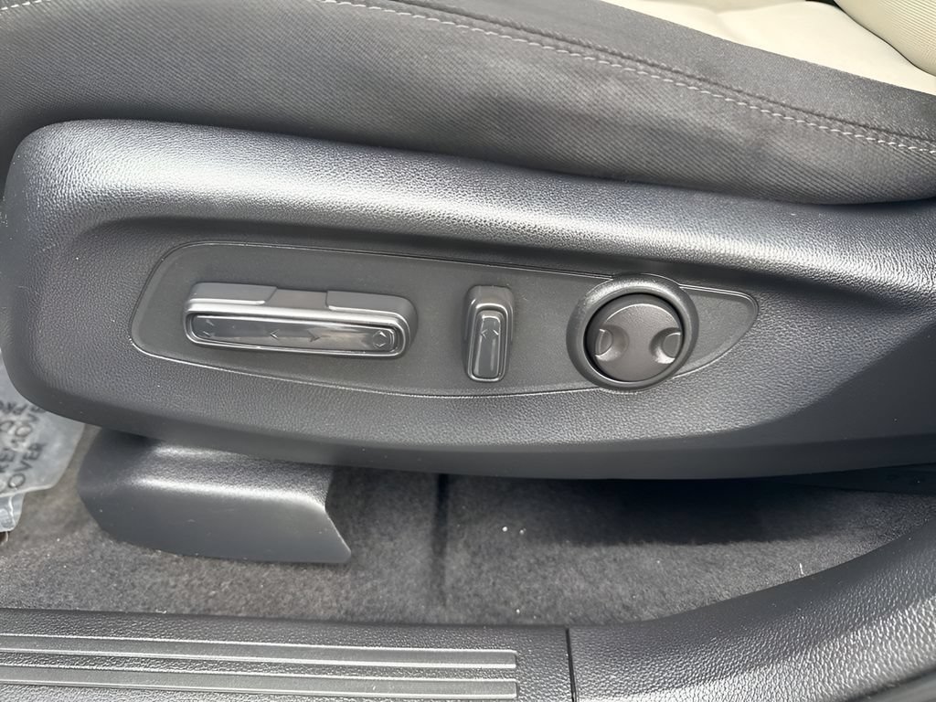 Used 2023 Honda CR-V EX image 10