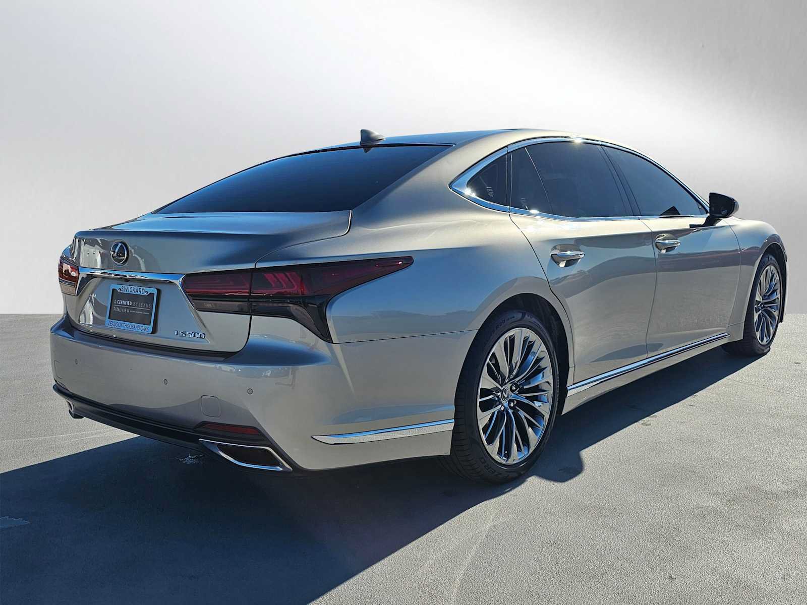 Used 2022 Lexus LS 500 w/ Cold Weather Package (CK) RWD image 3