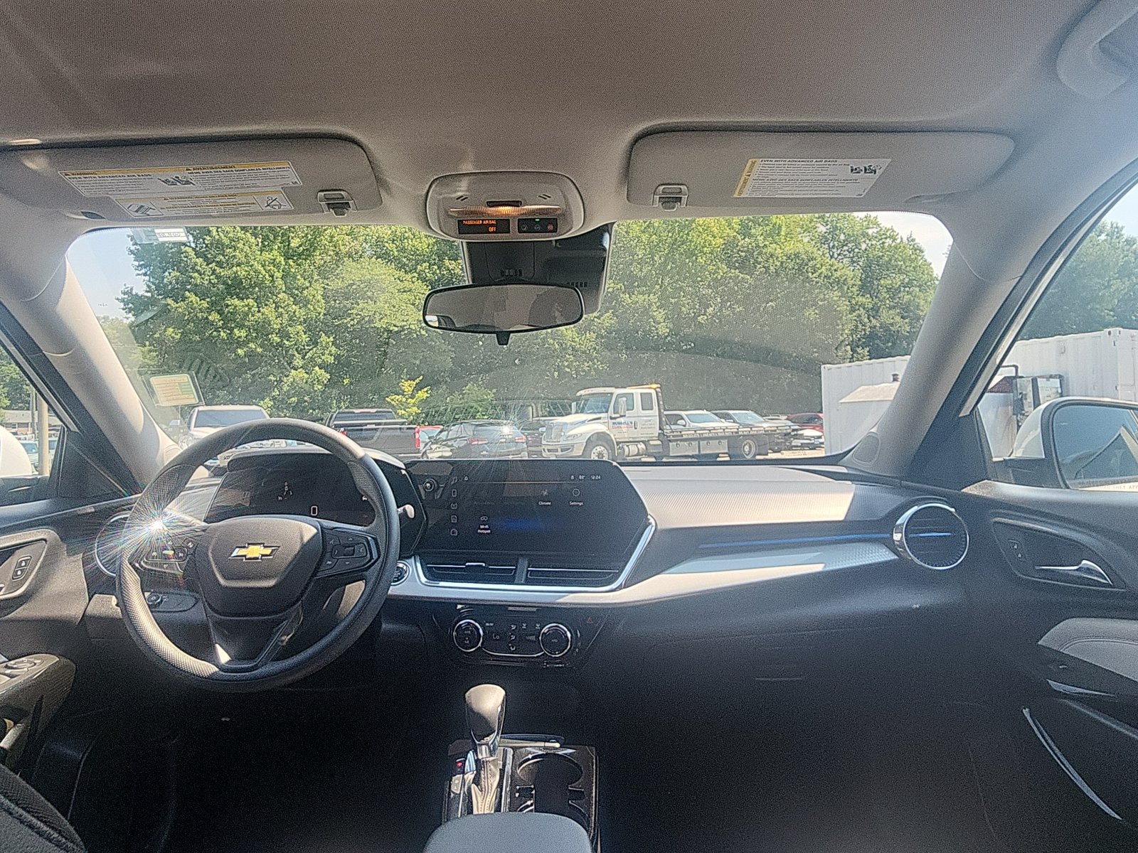 Used 2025 Chevrolet Trax LT FWD image 23