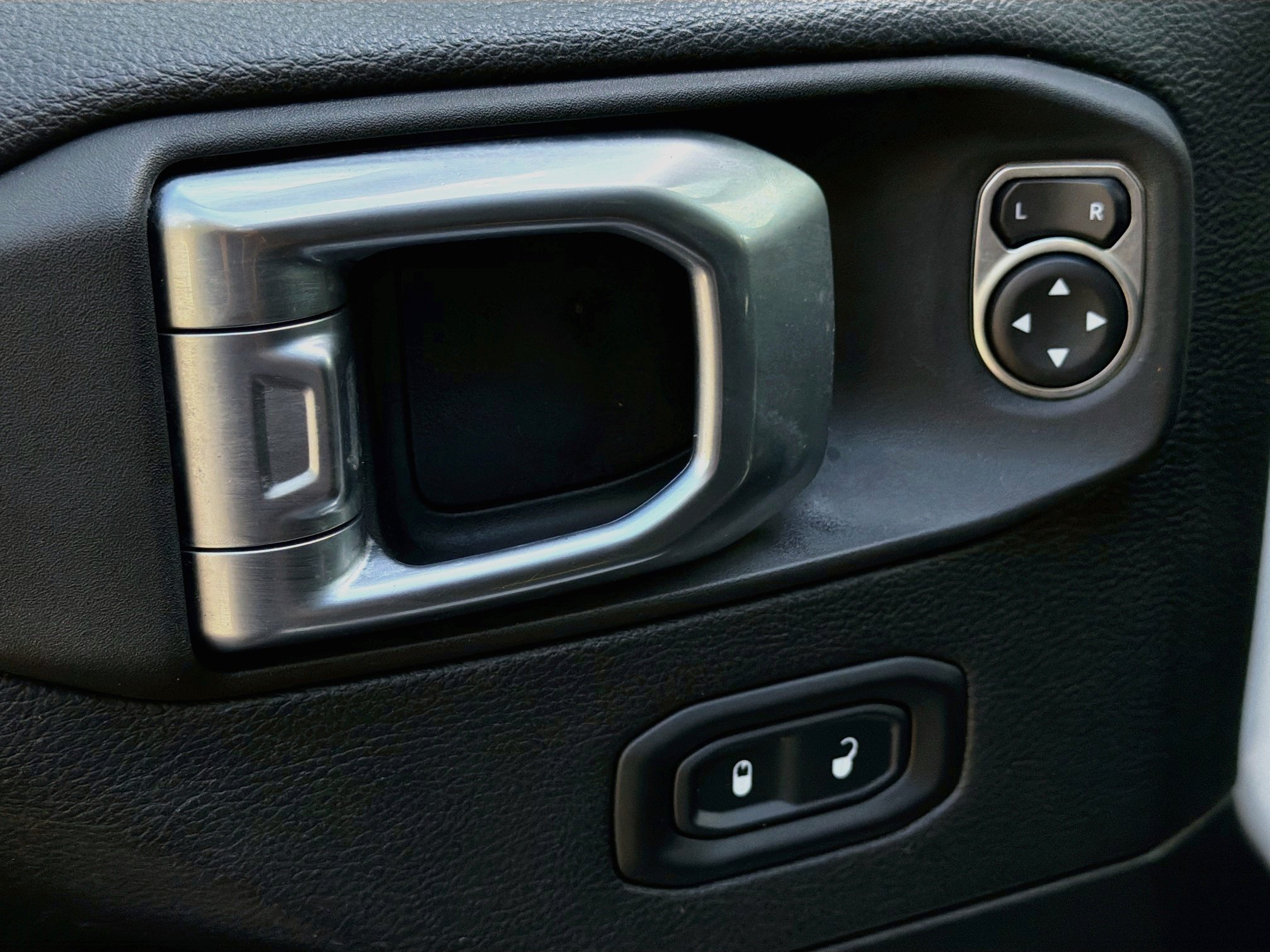 Used 2021 Jeep Gladiator Overland AWD/4WD image 15