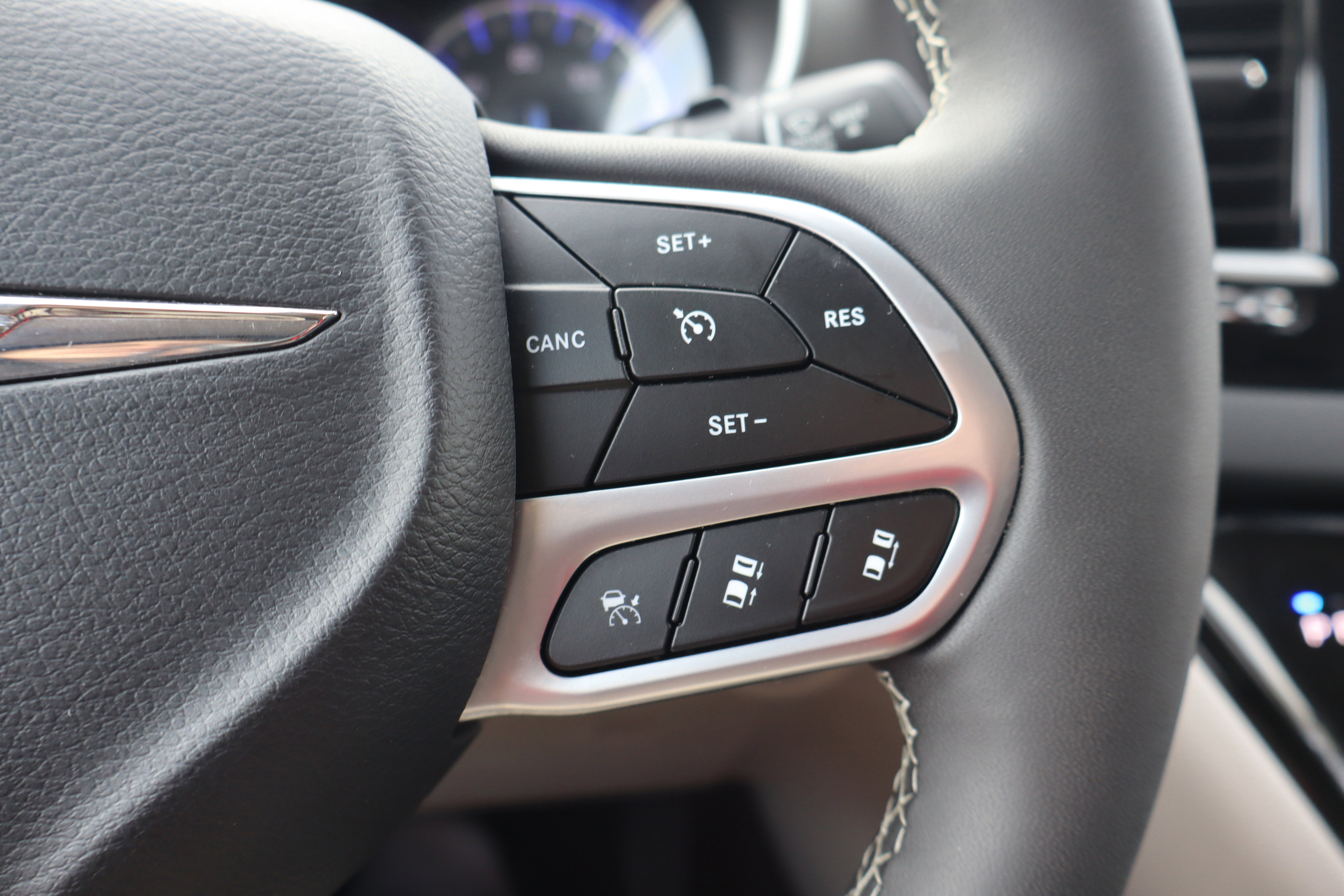 Used 2024 Chrysler Pacifica Touring-L image 19