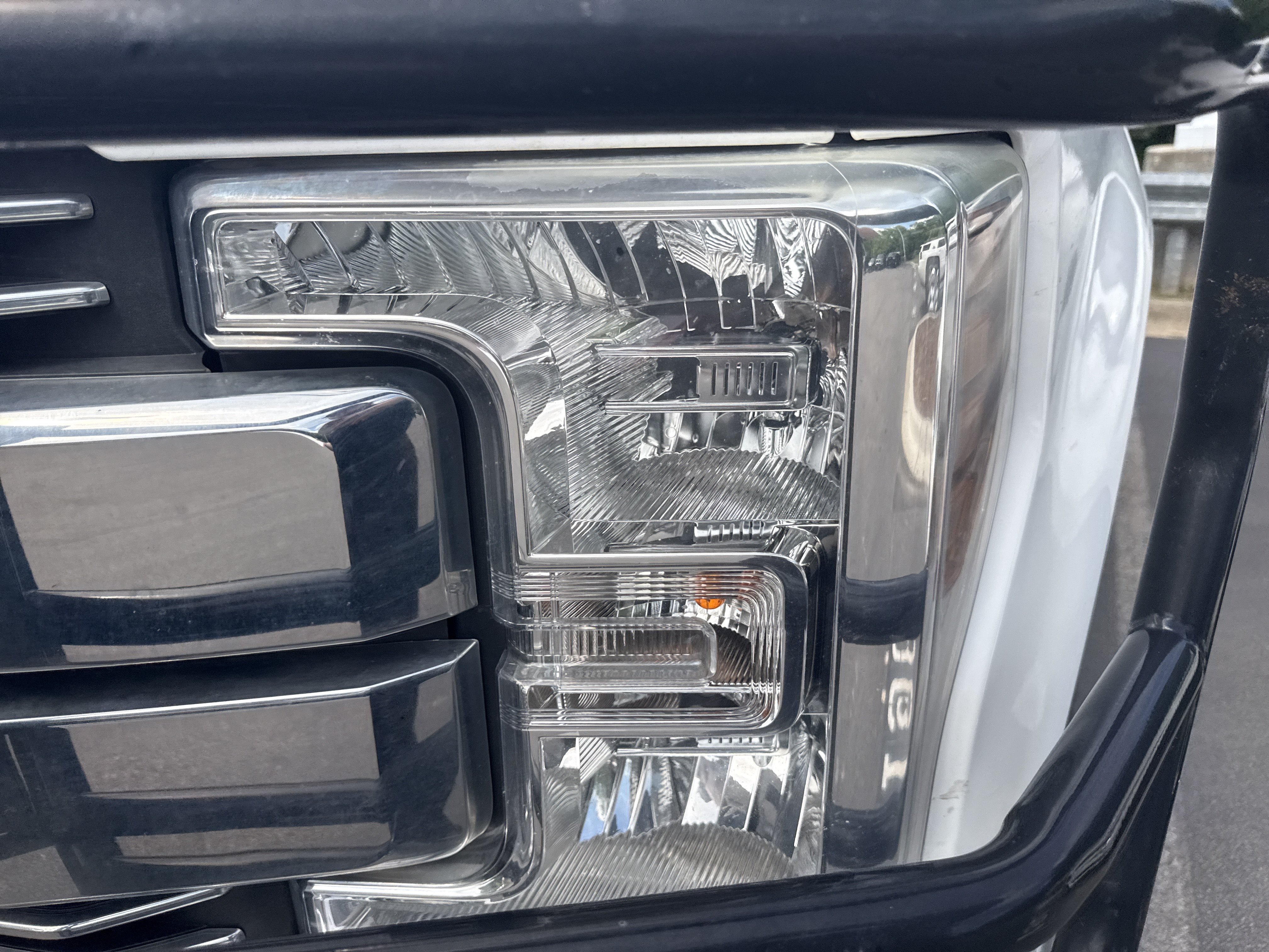 Used 2019 Ford F250 Lariat w/ Lariat Ultimate Package AWD/4WD image 12