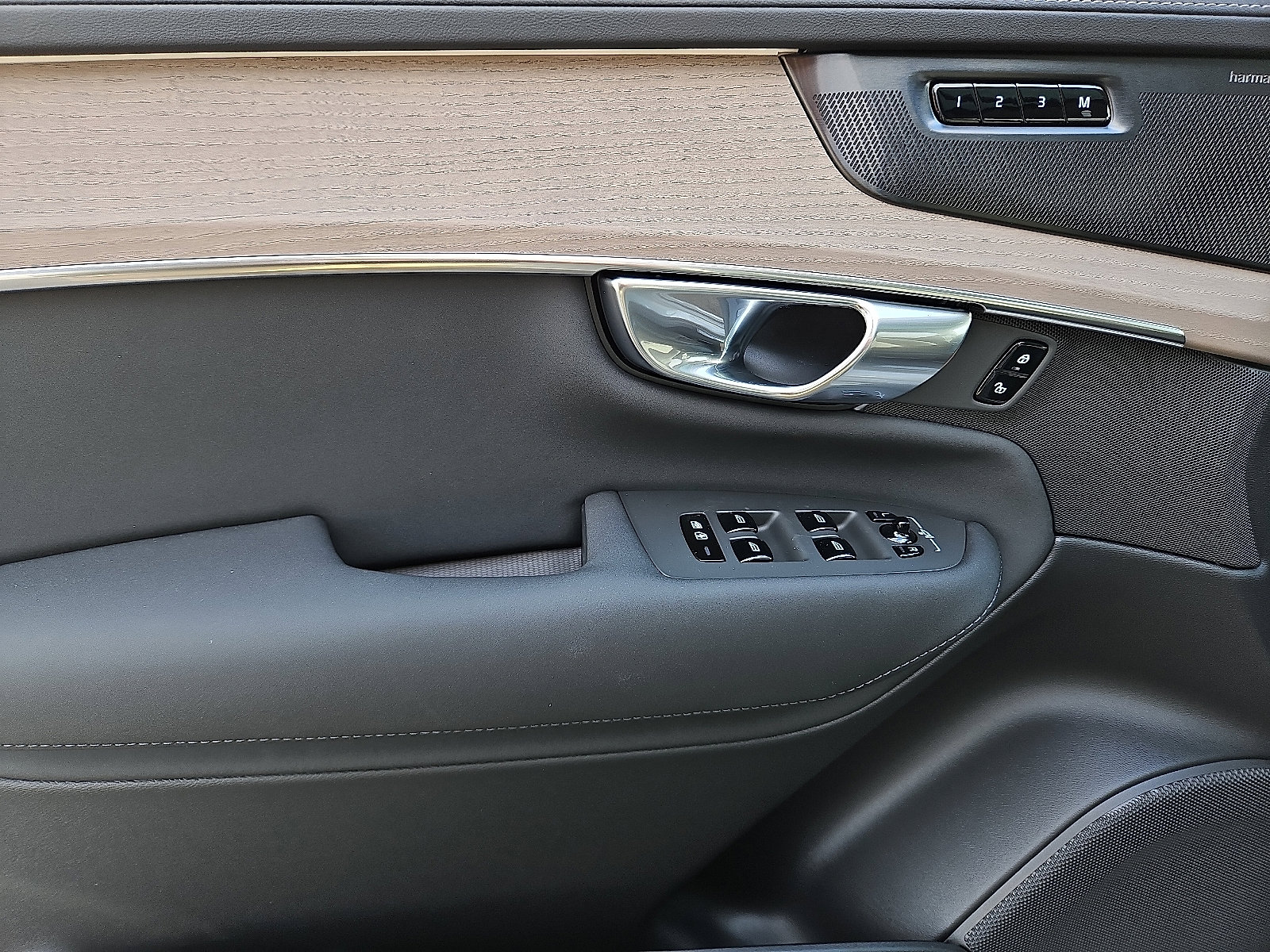 New 2026 Volvo XC90 T8 Plus image 9