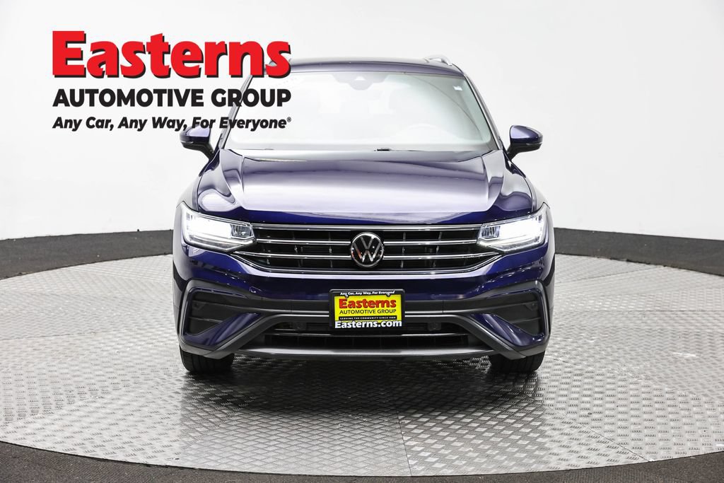 Used 2022 Volkswagen Tiguan SE w/ Panoramic Sunroof Package AWD/4WD image 4