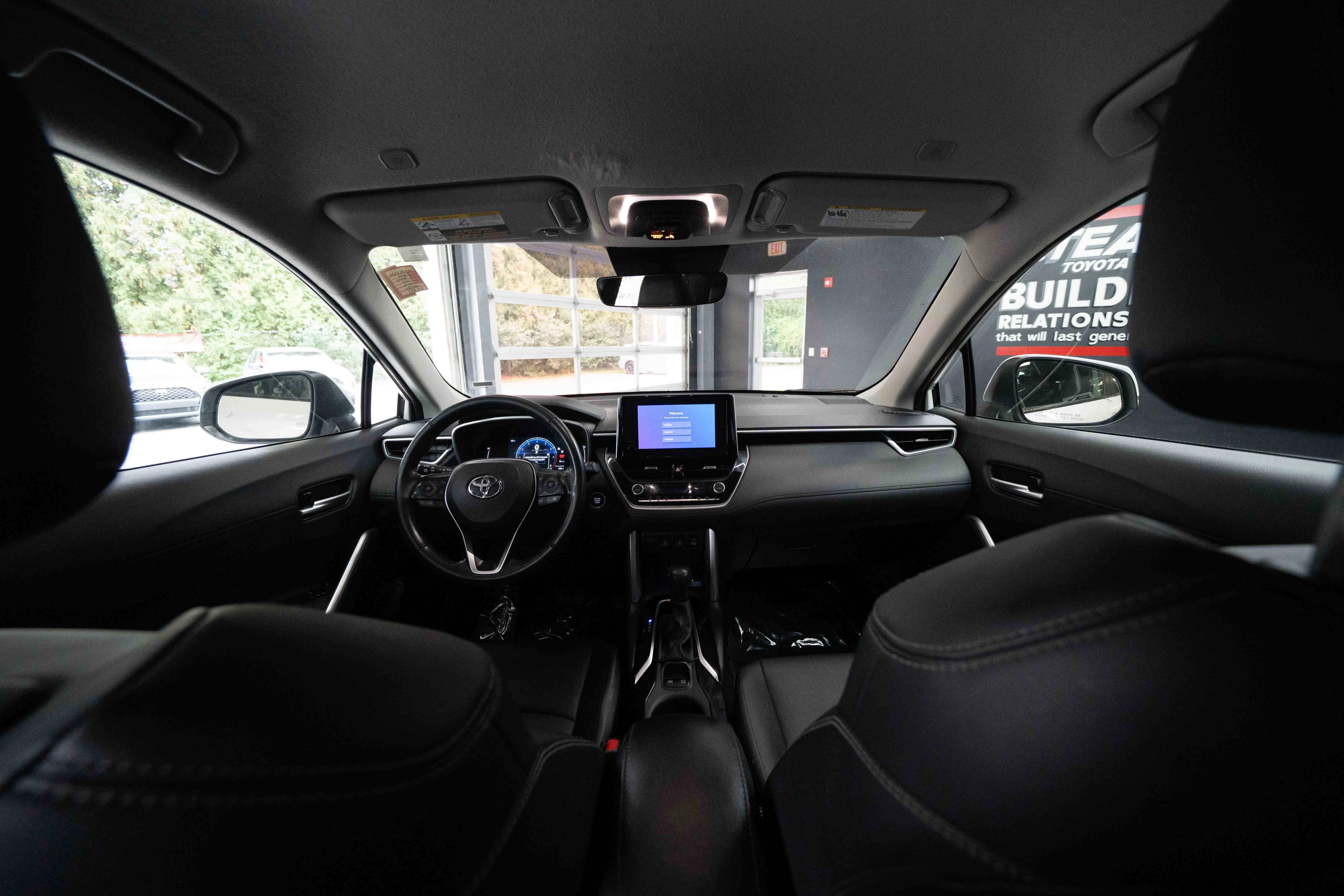 Used 2023 Toyota Corolla Cross XLE image 19