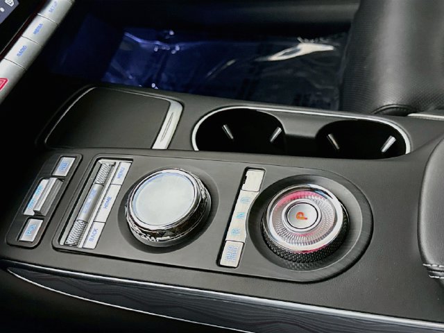 Used 2024 Genesis GV70 2.5T w/ Advanced Package AWD/4WD image 17