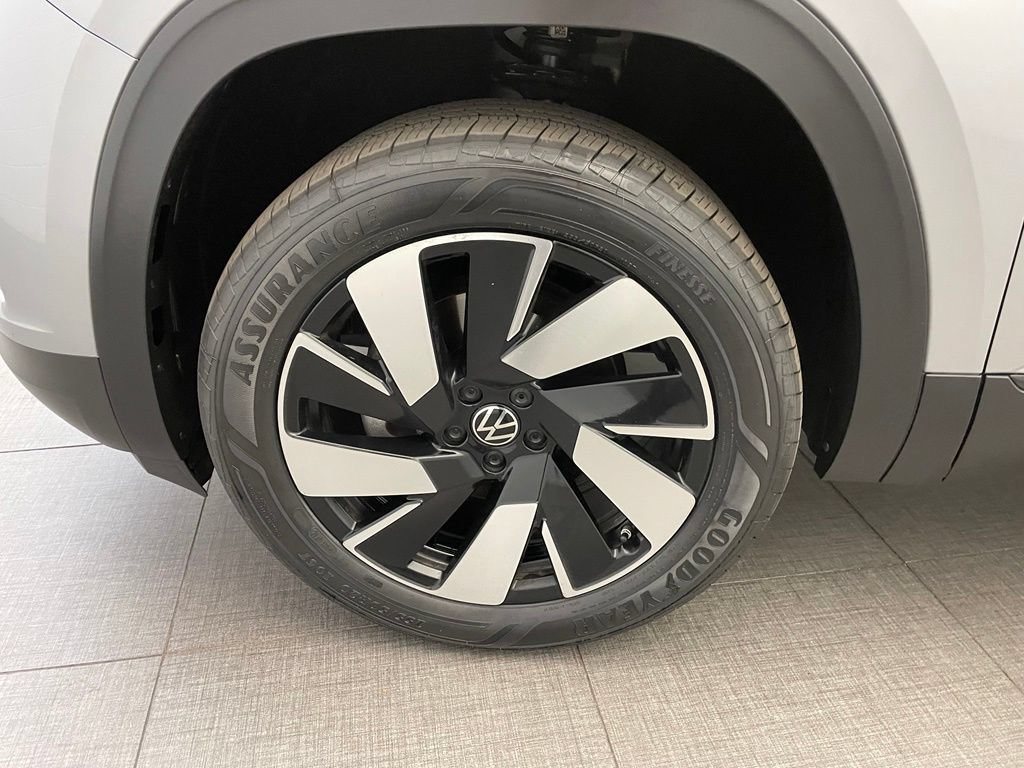 Used 2024 Volkswagen Atlas Cross Sport SE FWD image 14