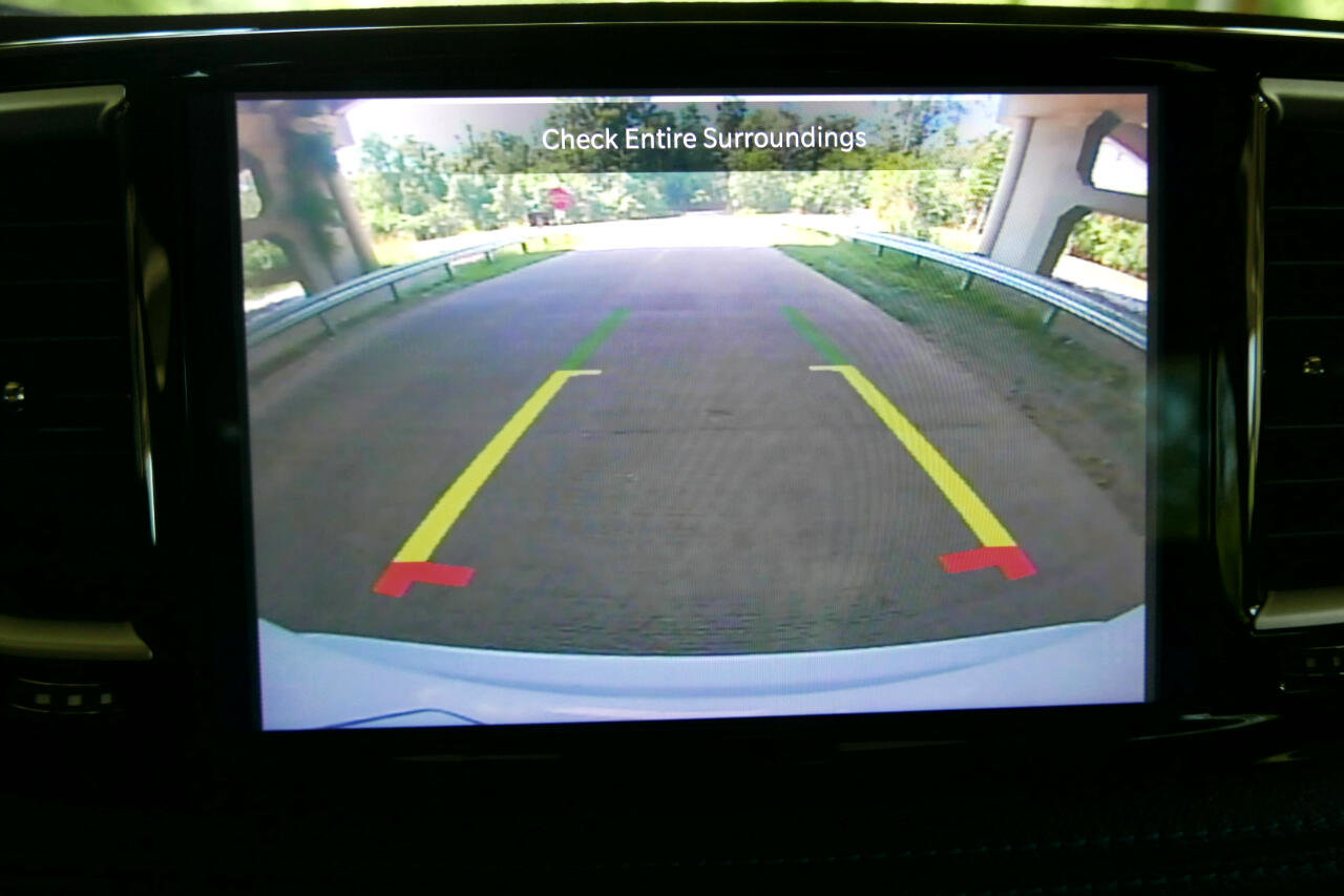 Used 2021 Chrysler Pacifica Touring-L image 17