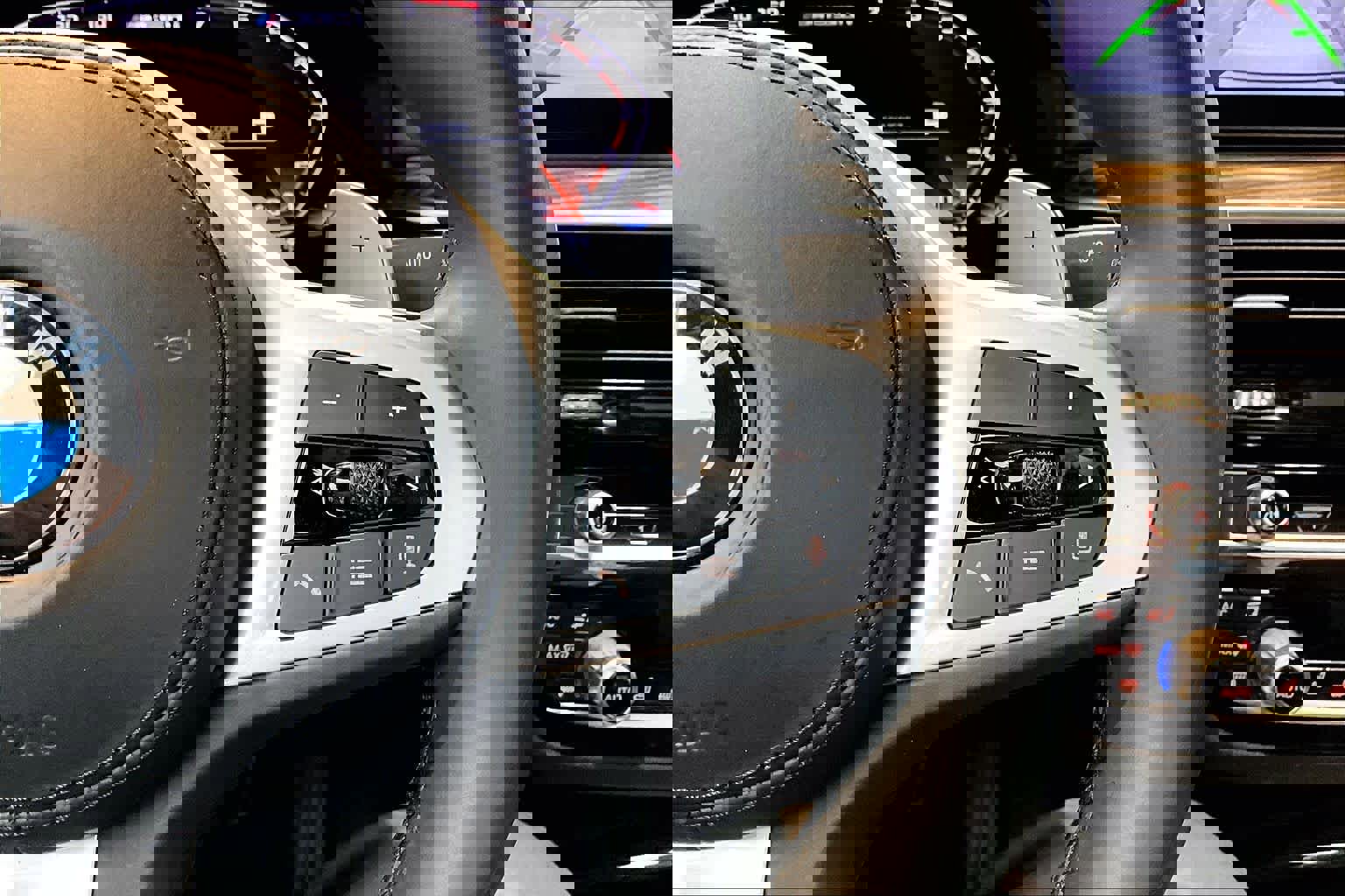 Used 2020 BMW M550i xDrive w/ Executive Package image 24