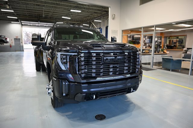 Used 2024 GMC Sierra 3500 Denali Ultimate image 4