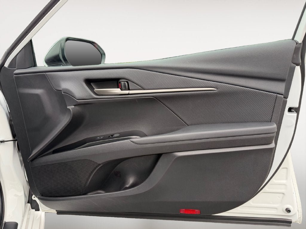 Used 2025 Toyota Camry SE FWD image 25