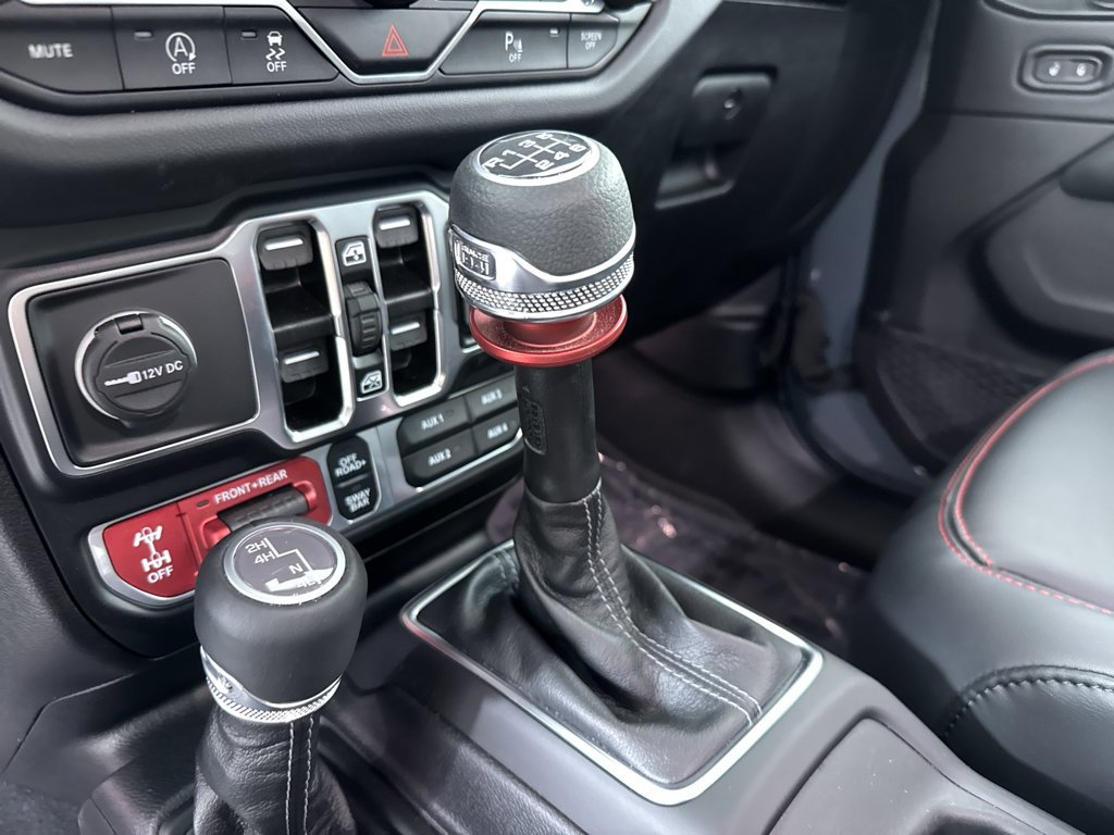 Used 2024 Jeep Gladiator Rubicon w/ Technology Group AWD/4WD image 3