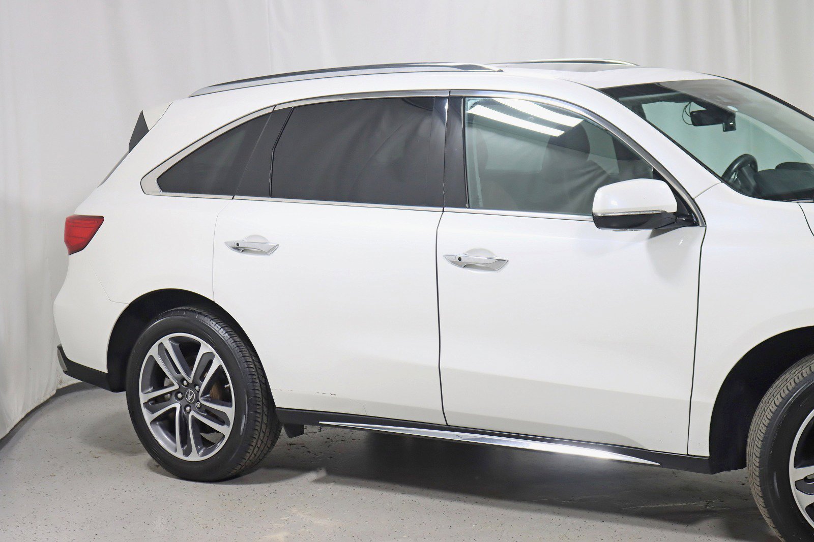 Used 2018 Acura MDX w/ Advance & Entertainment image 3